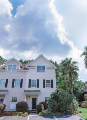 Cozy and Convenient Spacious Townhome